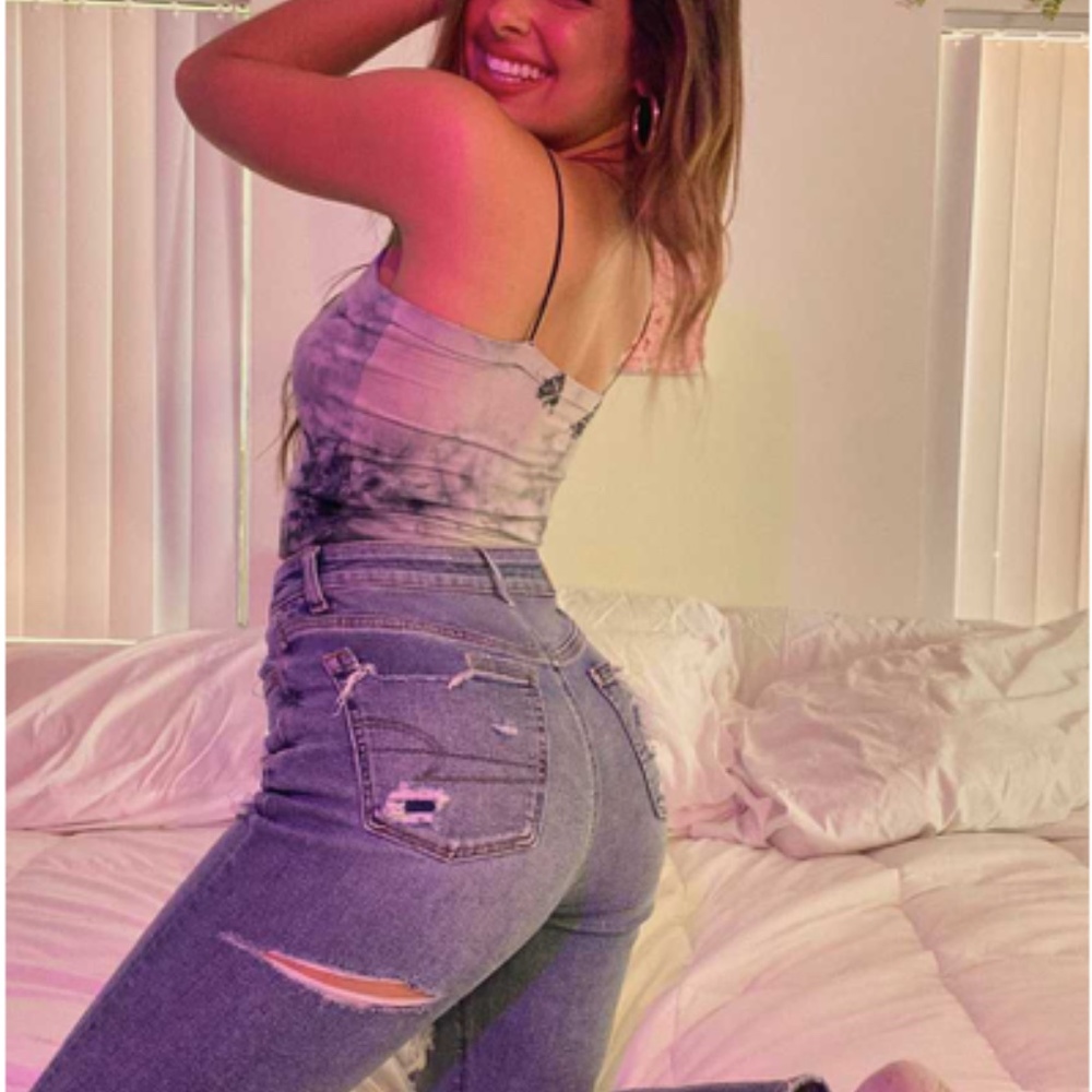 Stretch Ripped Mom Jeans - Picture 4 of 4